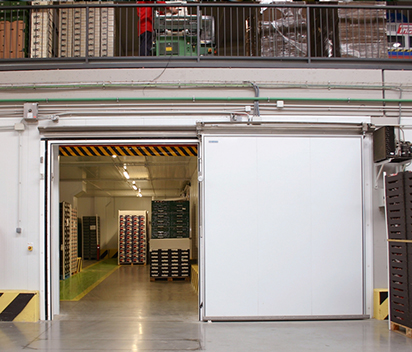 Cold storage full buried door saves more space